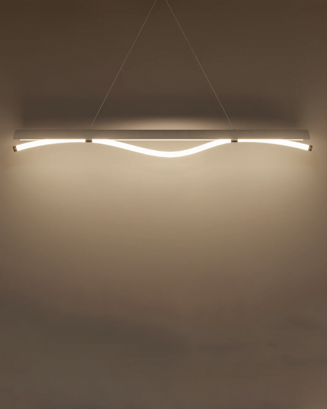 Stream pendant lamp with flowing flexible form creating soft ambient glow مصباح معلق ستريم بتصميم متدفق مرن يخلق إضاءة محيطية ناعمة
