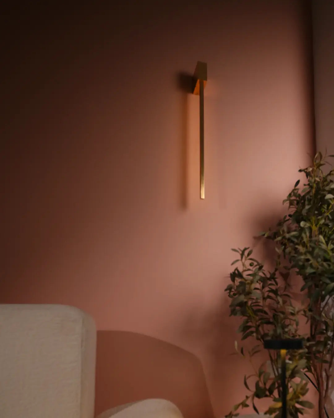 أبليك ذهبي مربع الشكل من لاينز - إضاءة غير مباشرة بسيطة من الفولاذ المقاوم للصدأ