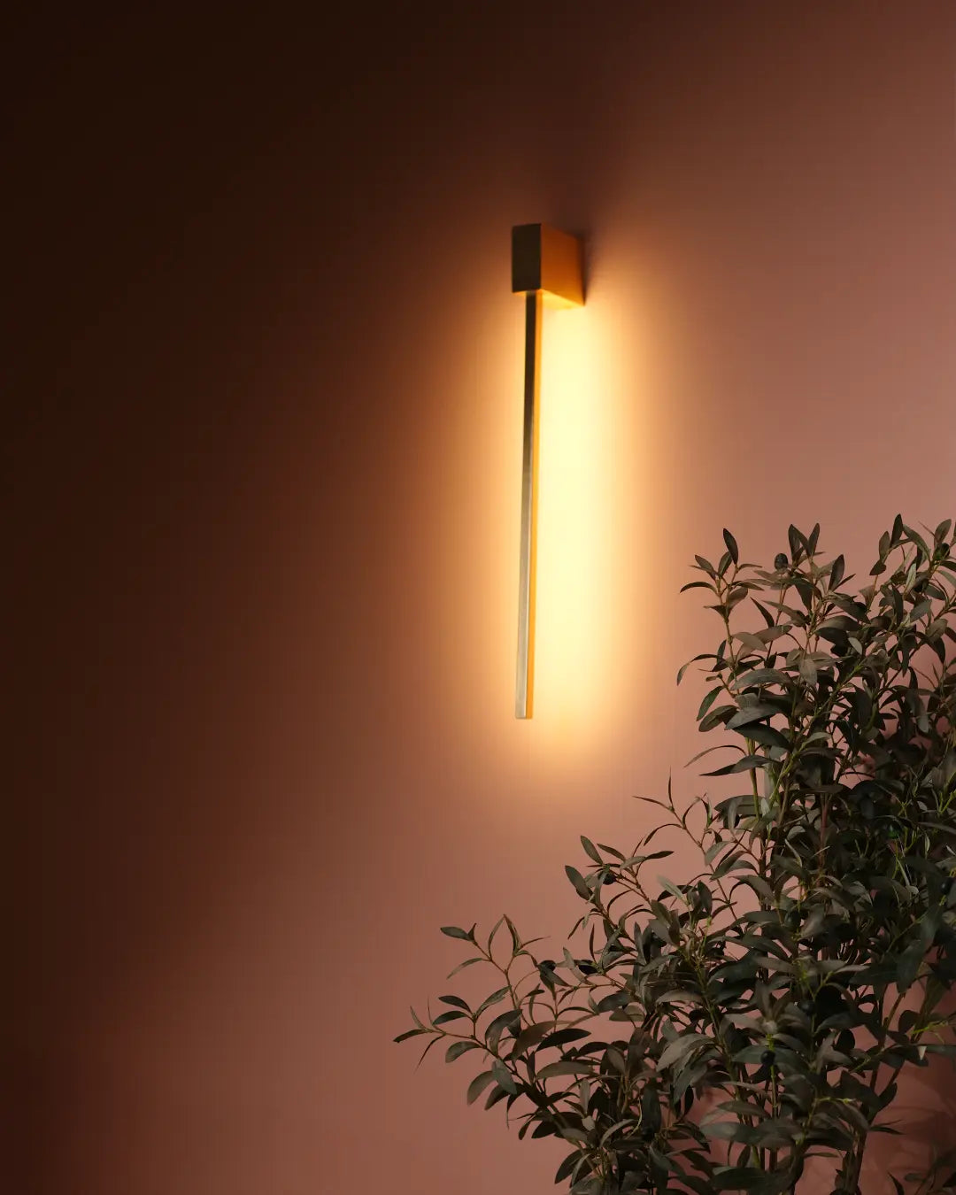 أبليك ذهبي مربع الشكل من لاينز - إضاءة غير مباشرة بسيطة من الفولاذ المقاوم للصدأ