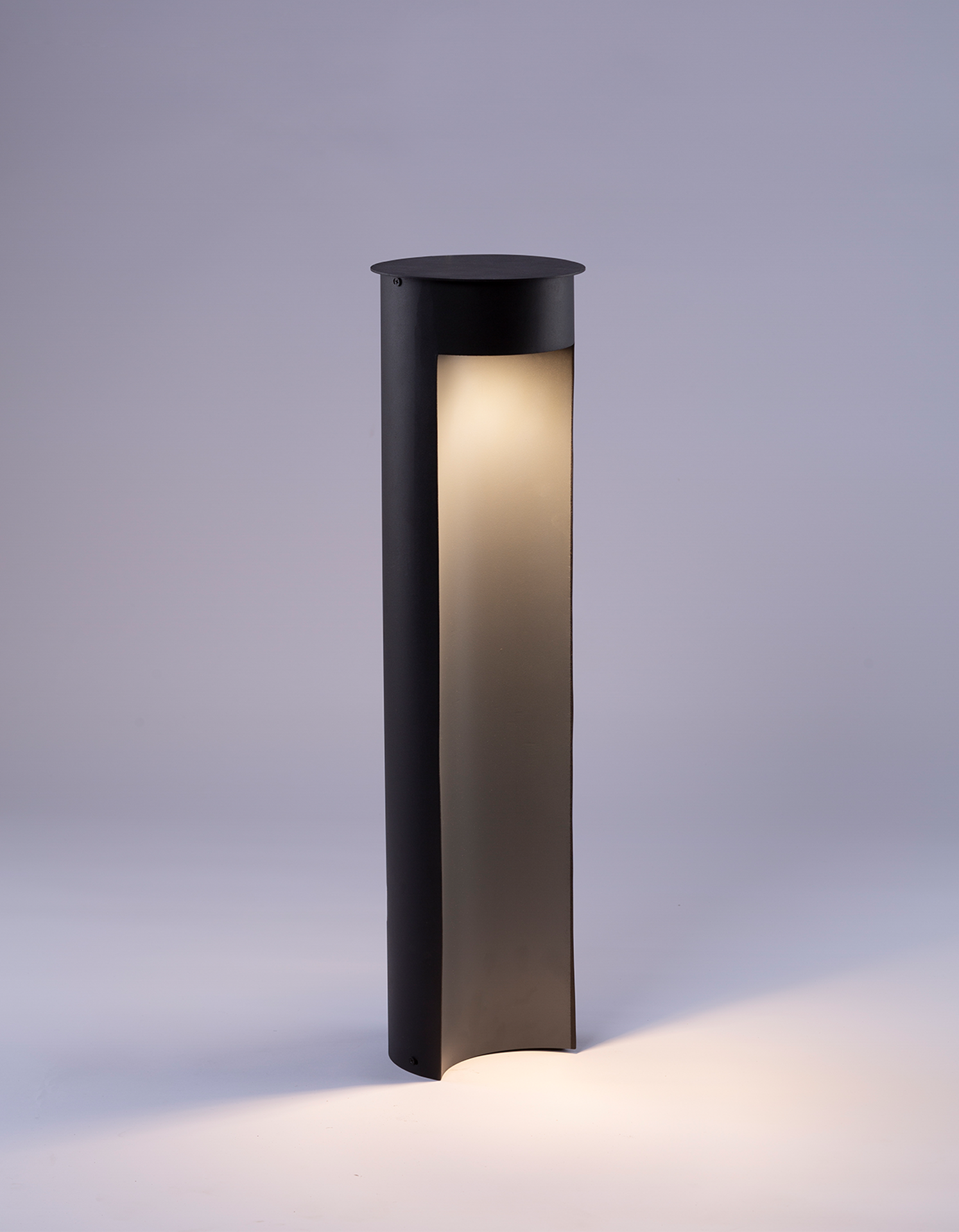 Dwindle Floor Lamp – Modern Outdoor Stainless Steel Lighting