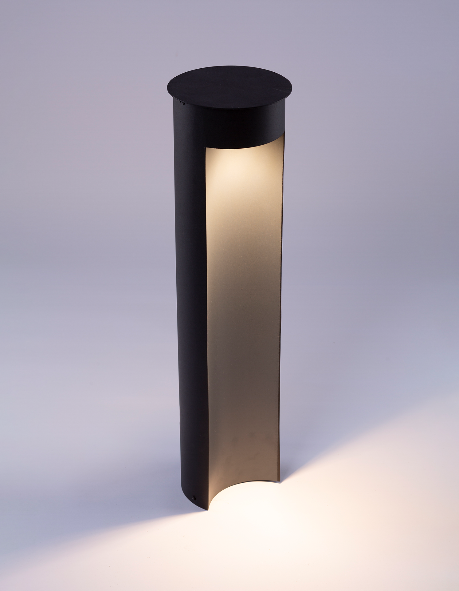Dwindle Floor Lamp – Modern Outdoor Stainless Steel Lighting