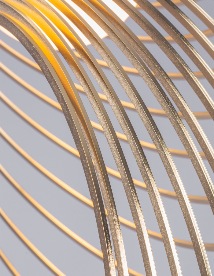 Pearl pendant light with seashell inspired form casting soft ambient light / إضاءة معلقة بتصميم مستوحى من الأصداف تبعث إضاءة ناعمة وأنيقة