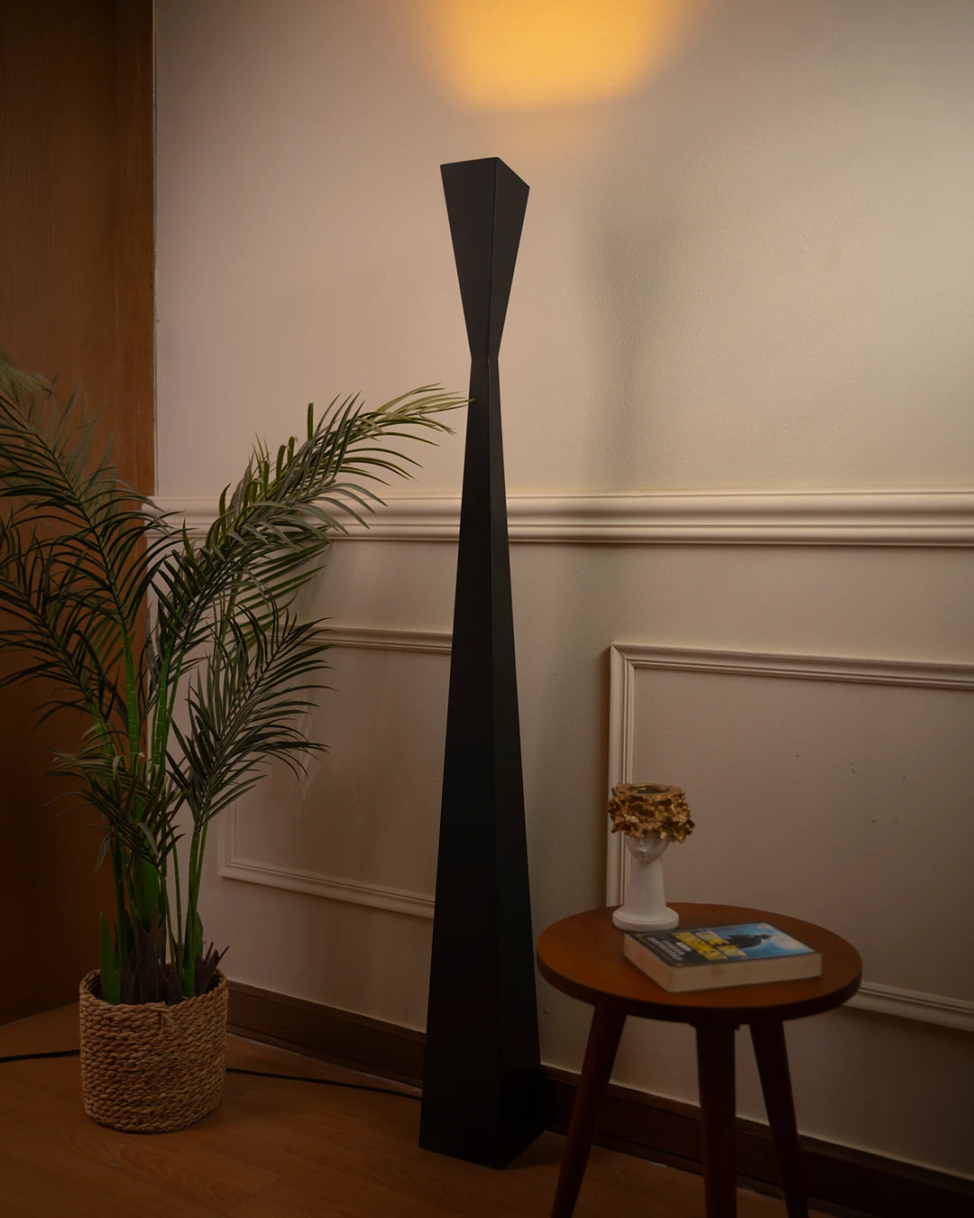 Aura Floor Lamp – Elegant Modern Minimalist Design