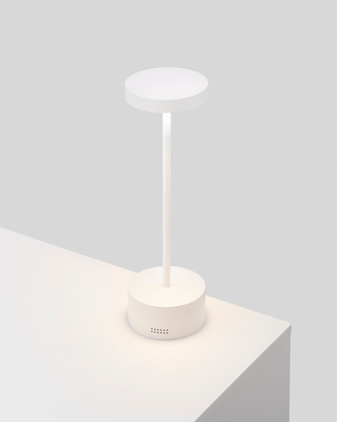 Slender Wireless Table Lamp