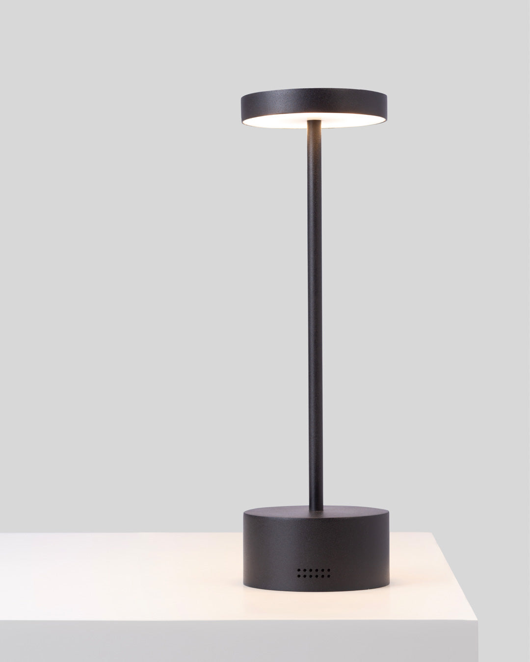 Slender Wireless Table Lamp