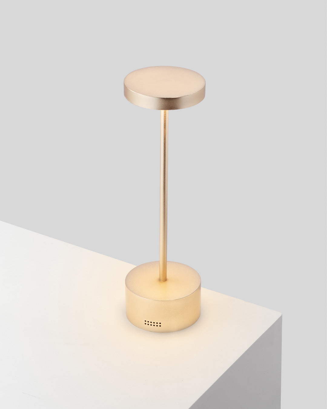 Slender Wireless Table Lamp