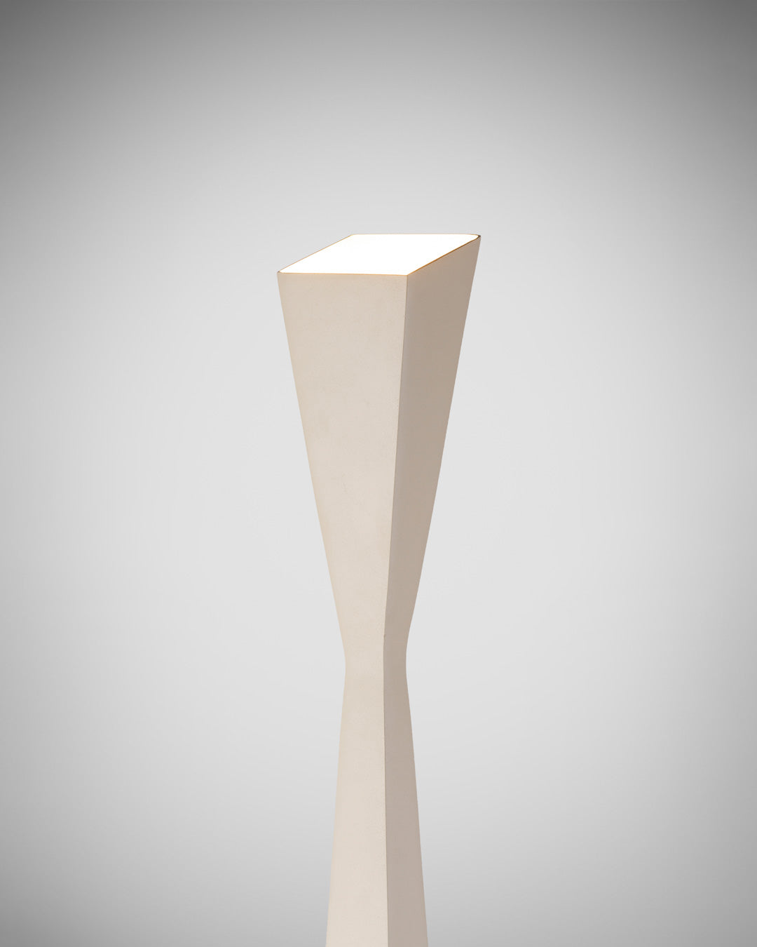 Aura floor lamp with slim modern profile casting soft ambient light / مصباح أرضي بتصميم أنيق ونحيف يوفّر إضاءة هادئة ولمسة عصرية