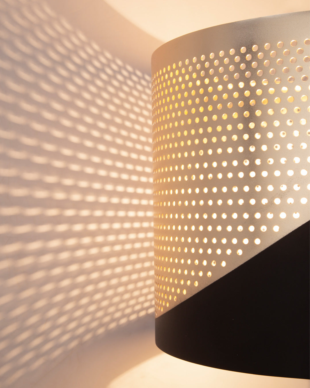 Dip floor lamp with sleek vertical stainless steel design casting warm ambient light / مصباح أرضي بتصميم طولي أنيق من الستانلس يوفّر إضاءة دافئة وعصرية