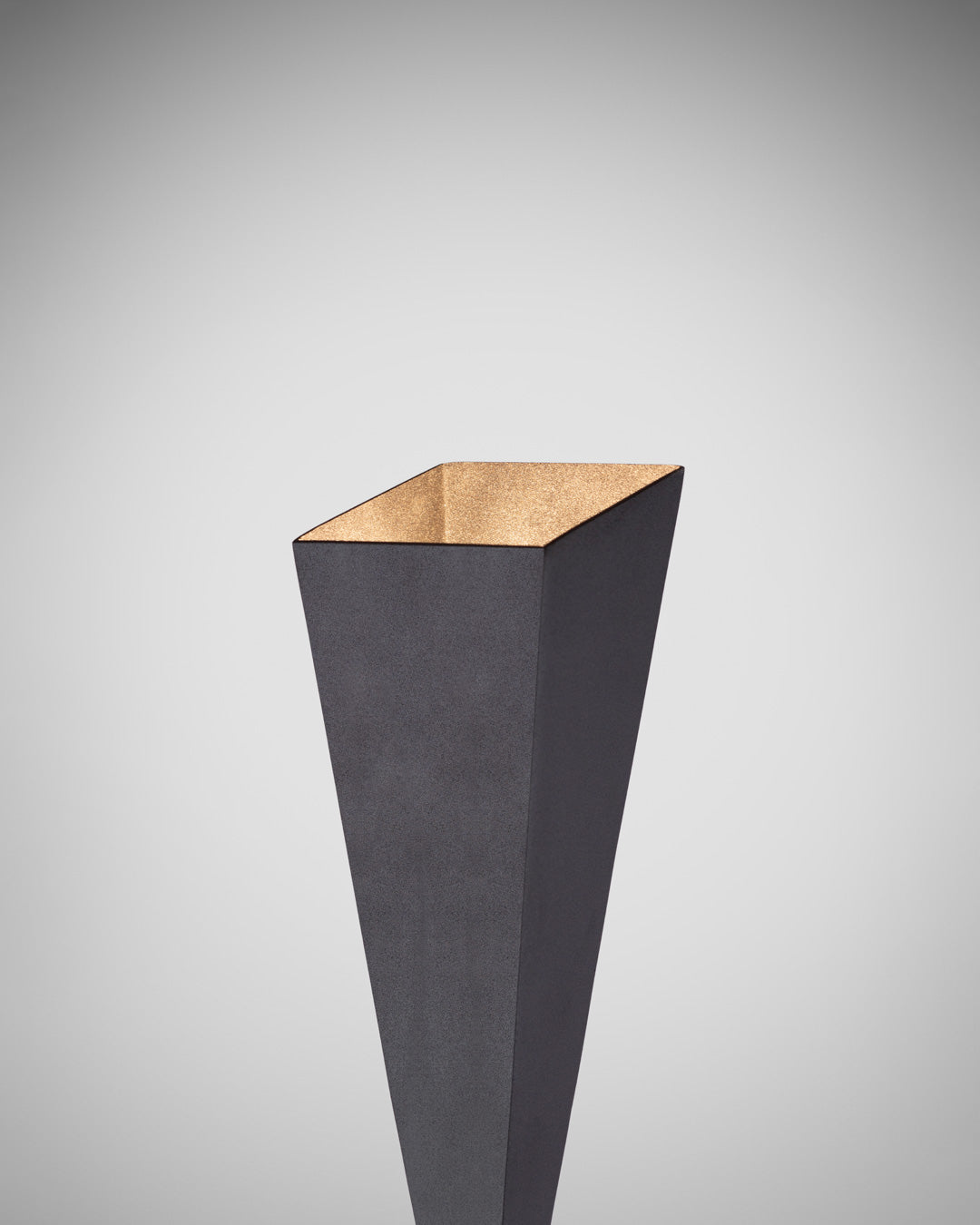 Aura floor lamp with slim modern profile casting soft ambient light / مصباح أرضي بتصميم أنيق ونحيف يوفّر إضاءة هادئة ولمسة عصرية