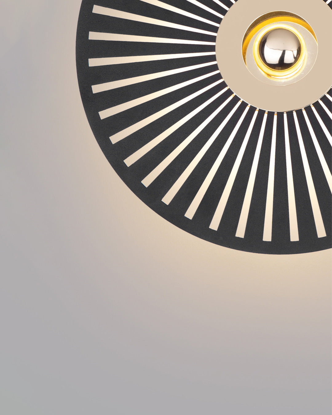 Globe wall lamp with spherical design creating a soft ambient glow / مصباح حائط كروي بتصميم عصري يوزع إضاءة هادئة داخل المساحة