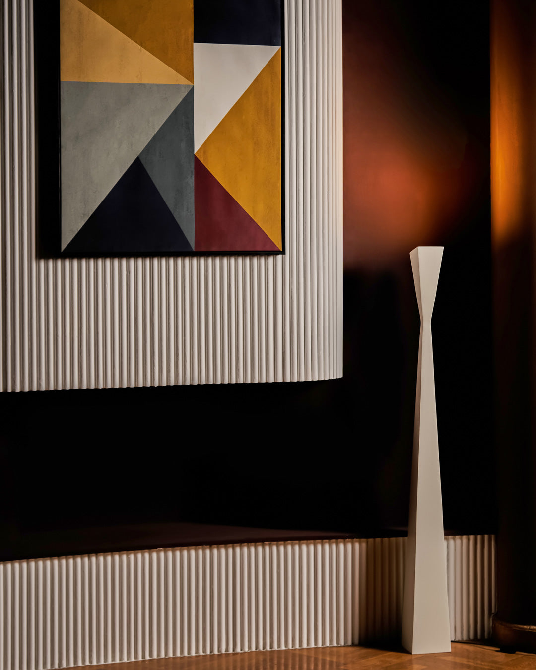 Aura floor lamp with slim modern profile casting soft ambient light / مصباح أرضي بتصميم أنيق ونحيف يوفّر إضاءة هادئة ولمسة عصرية