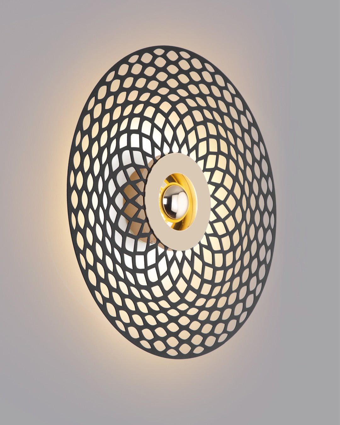 Globe wall lamp with spherical design creating a soft ambient glow / مصباح حائط كروي بتصميم عصري يوزع إضاءة هادئة داخل المساحة