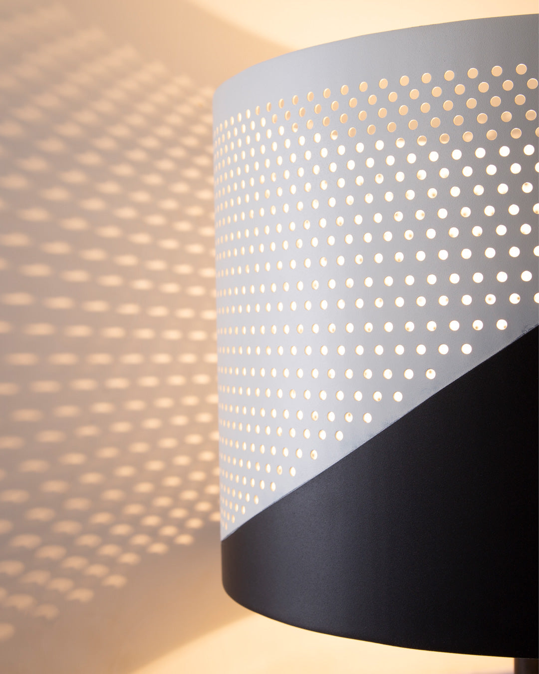 Dip floor lamp with sleek vertical stainless steel design casting warm ambient light / مصباح أرضي بتصميم طولي أنيق من الستانلس يوفّر إضاءة دافئة وعصرية