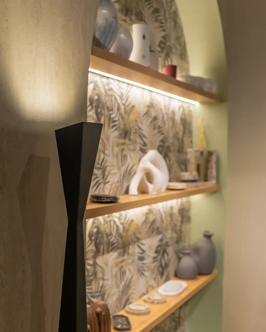 Aura Floor Lamp – Elegant Modern Minimalist Design