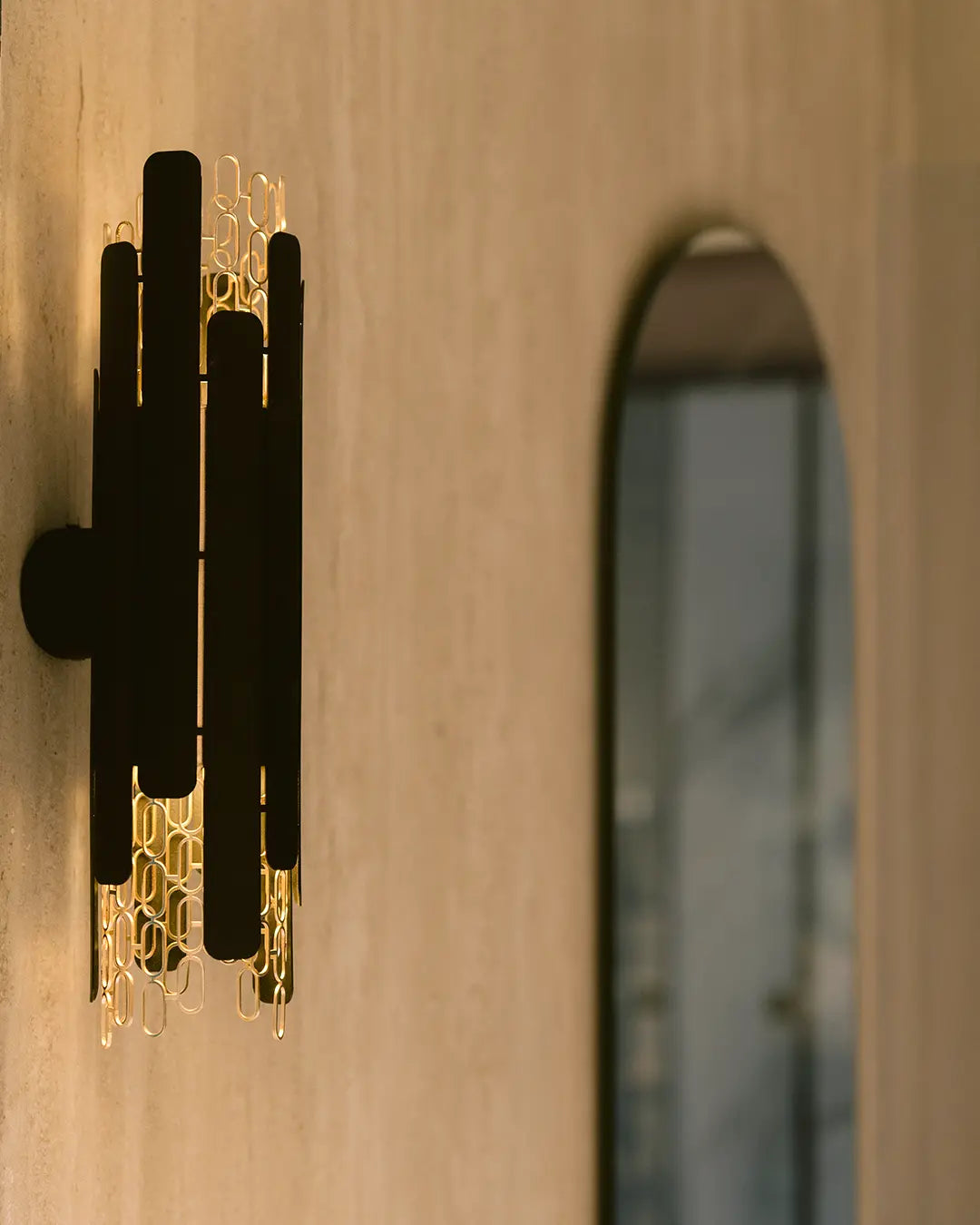 Tempo Chain Wall Lamp – Modern Nature-Inspired Rhythmic Design