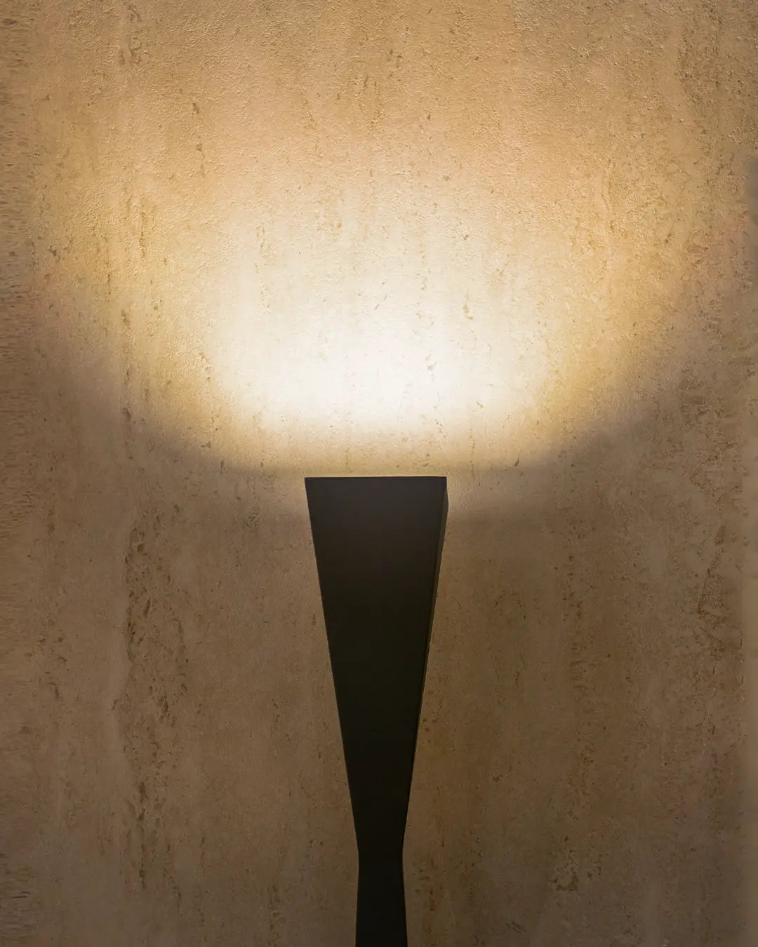 Aura Floor Lamp – Elegant Modern Minimalist Design
