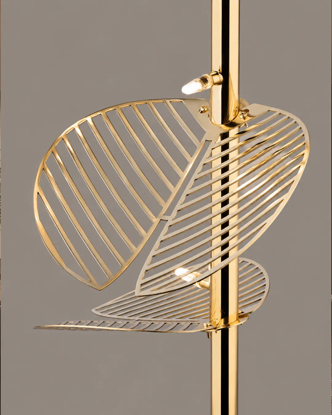 Serenity Pendant Light – Nature-Inspired Leaf Design with Warm Glow