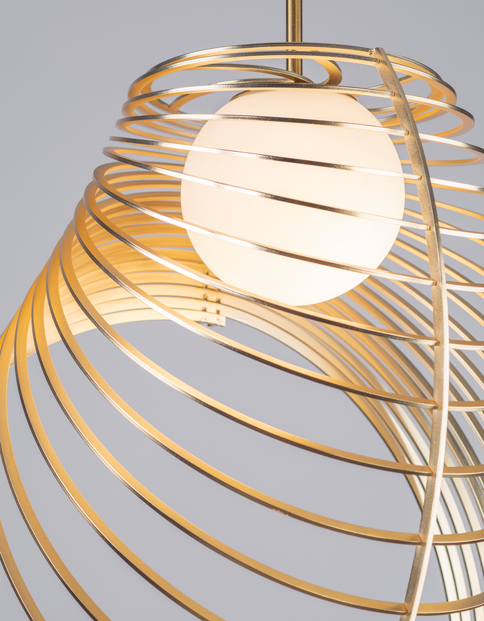 Pearl pendant light with seashell inspired form casting soft ambient light / إضاءة معلقة بتصميم مستوحى من الأصداف تبعث إضاءة ناعمة وأنيقة