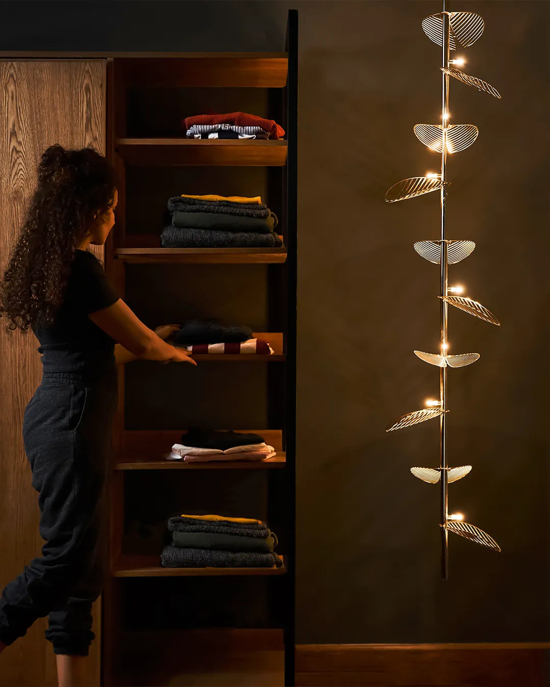 Serenity Pendant Light – Nature-Inspired Leaf Design with Warm Glow