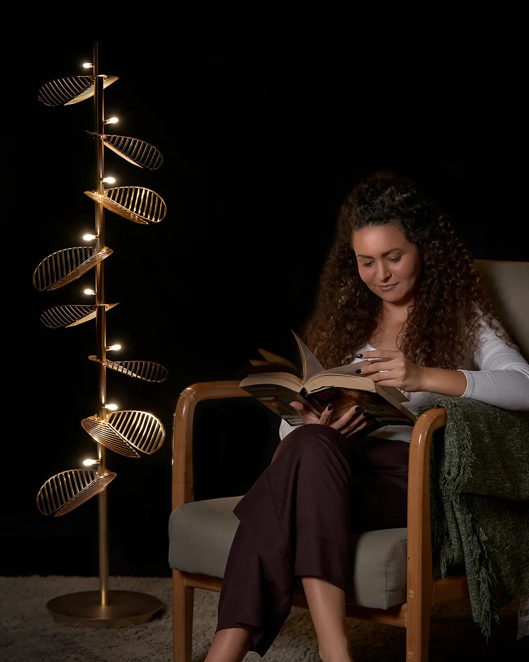 Serenity Floor Lamp – Nature-Inspired Leaf Design with Warm Glow