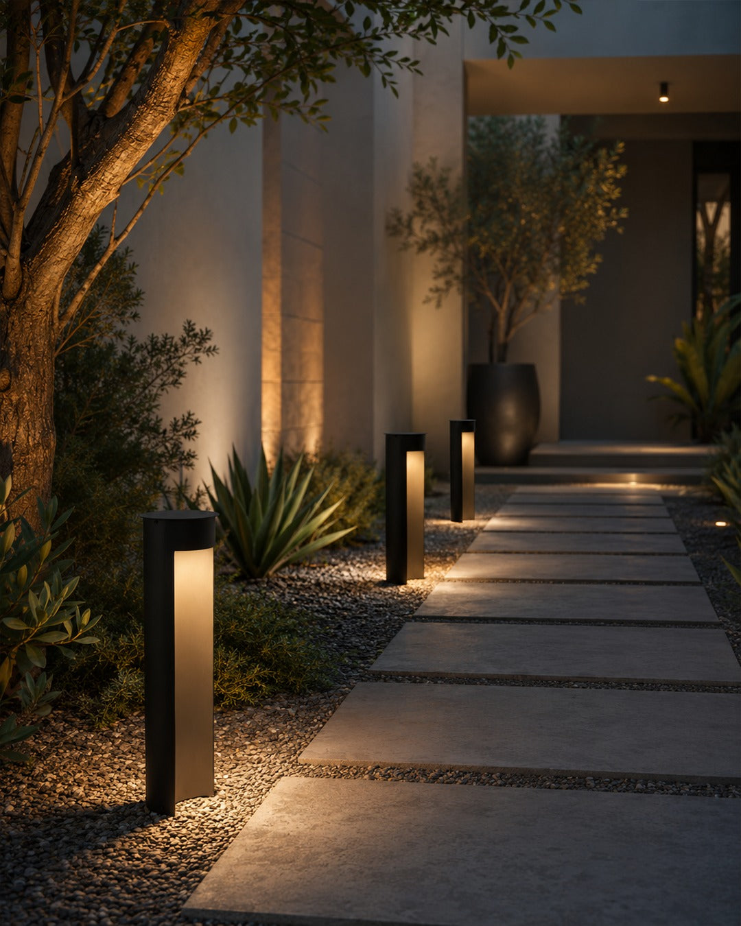 Dwindle Floor Lamp – Modern Outdoor Stainless Steel Lighting