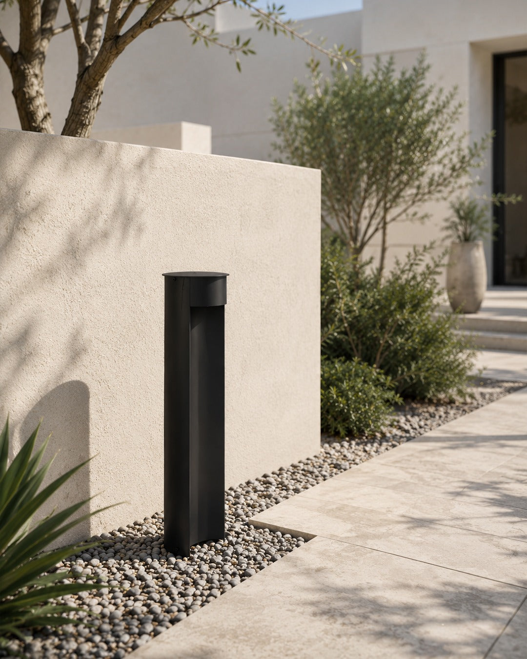 Dwindle Floor Lamp – Modern Outdoor Stainless Steel Lighting